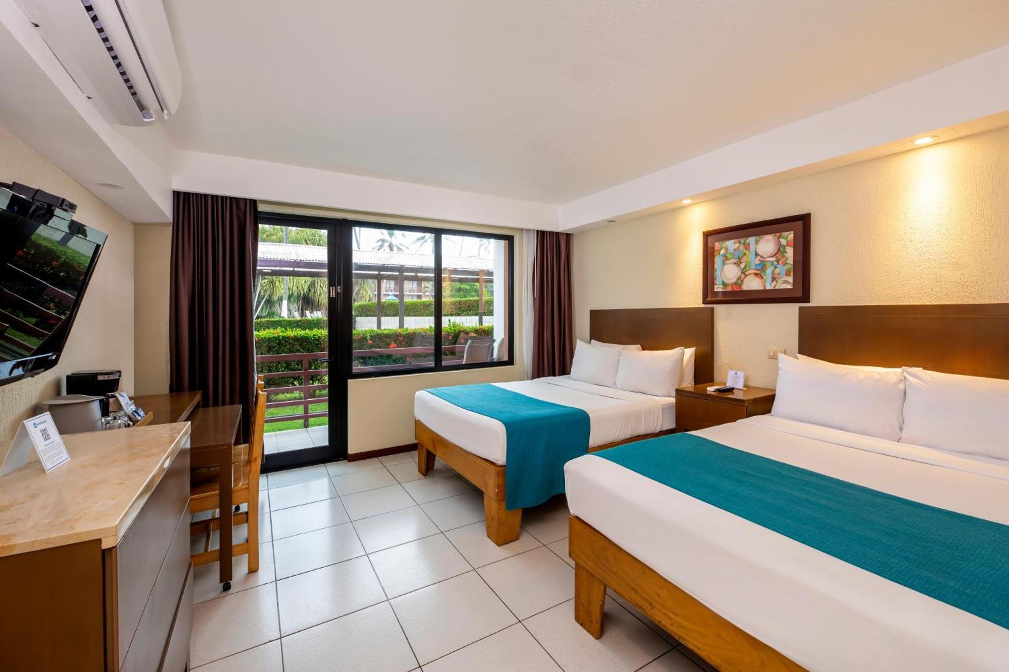 Double Room Two Double Beds Garden View Non-Smoking