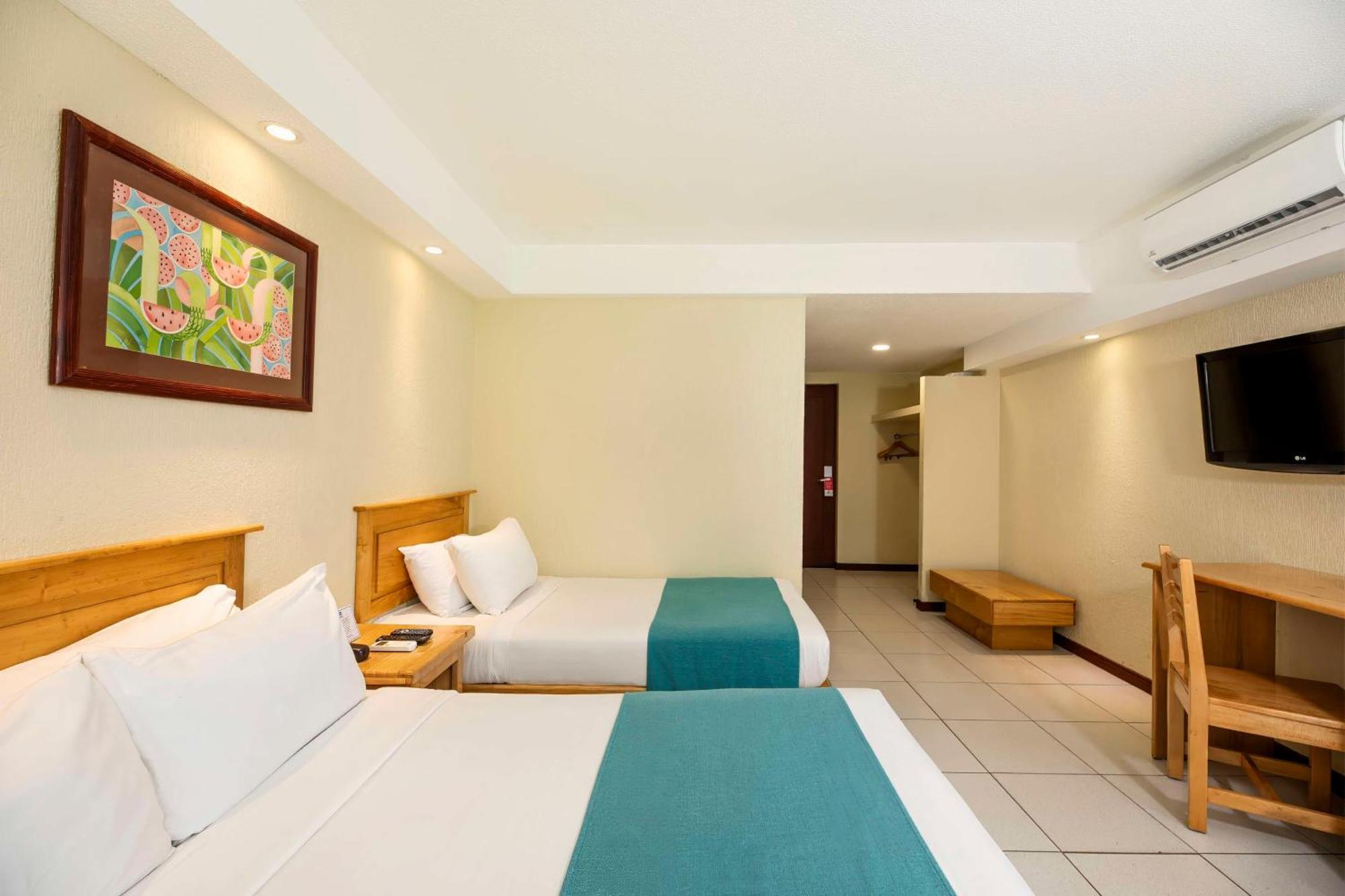 Double Single Room Roll Shower Garden View Disability Access or Non-Smoking